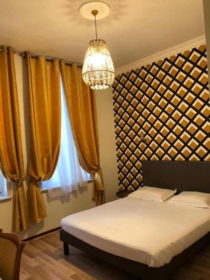 Hotel Emilie Royan Bagian luar foto