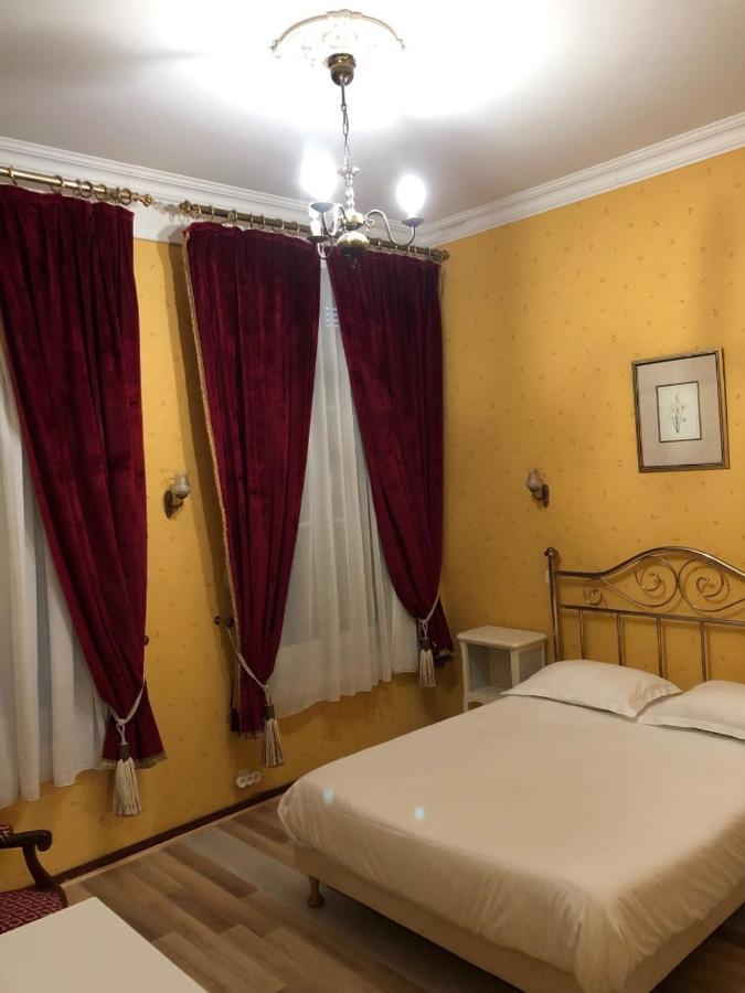 Hotel Emilie Royan Bagian luar foto