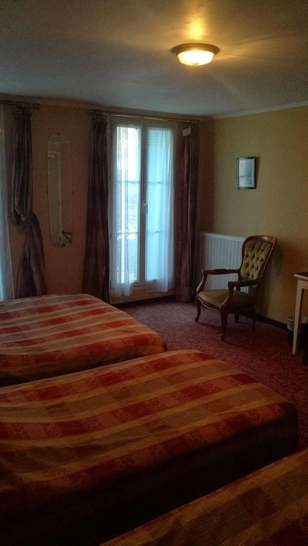 Hotel Emilie Royan Bagian luar foto