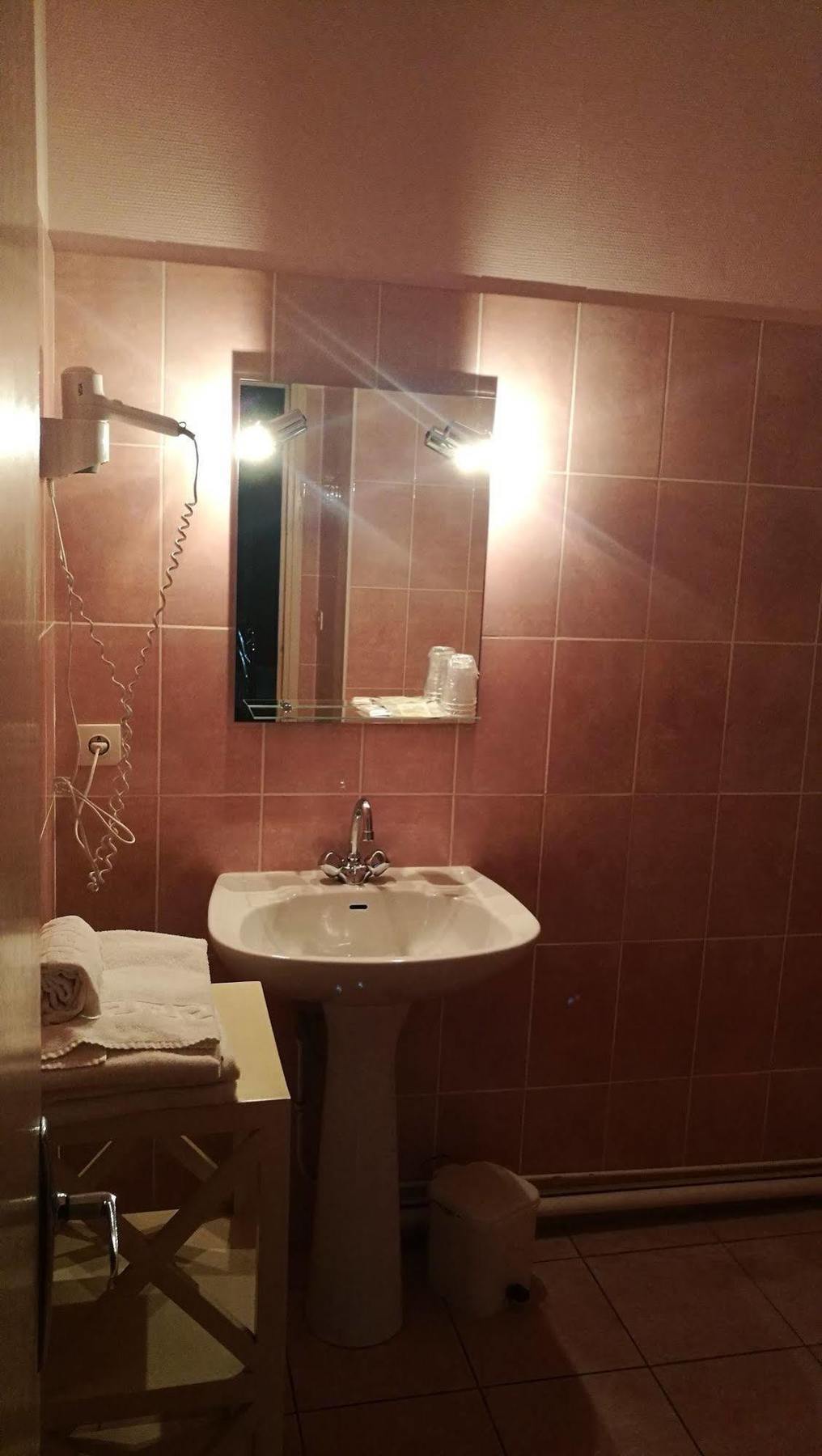 Hotel Emilie Royan Bagian luar foto
