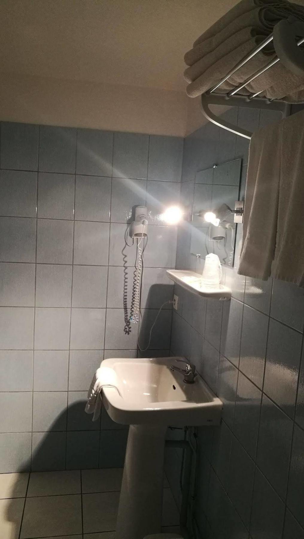 Hotel Emilie Royan Bagian luar foto