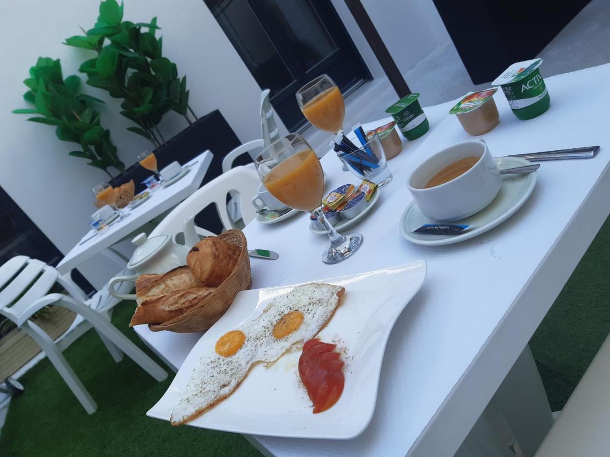 Hotel Emilie Royan Bagian luar foto