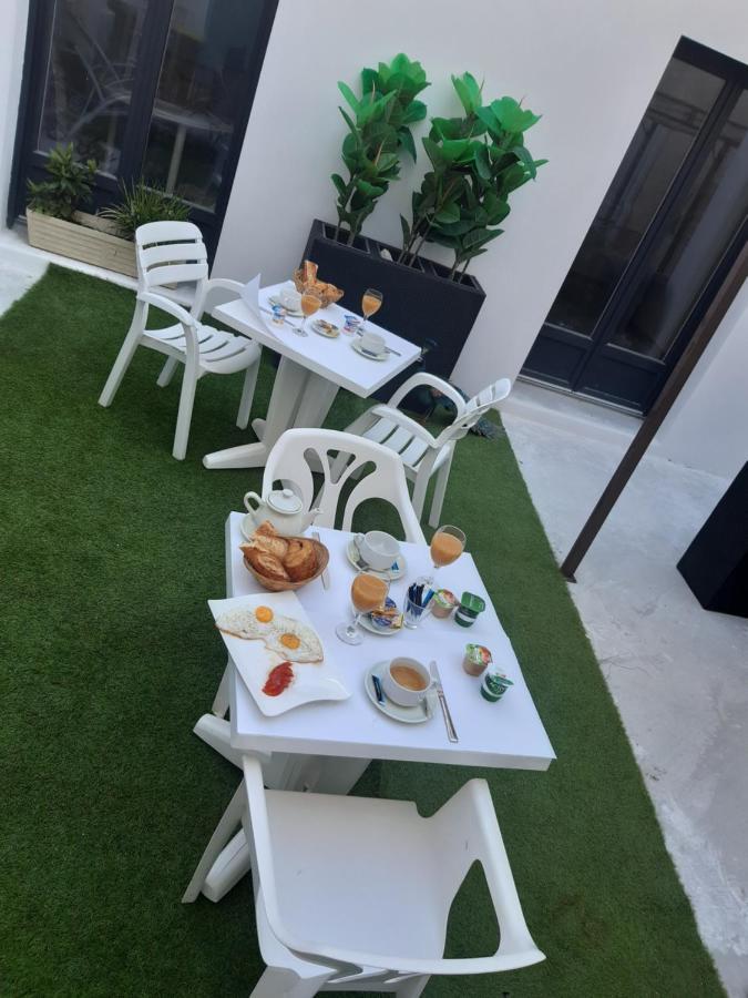 Hotel Emilie Royan Bagian luar foto